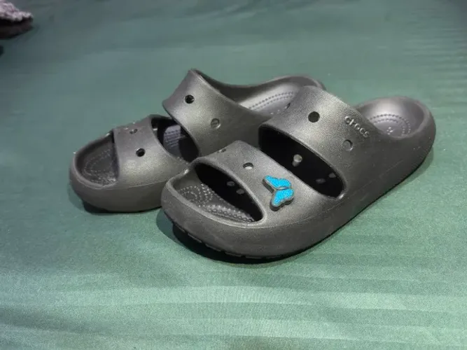 crocs