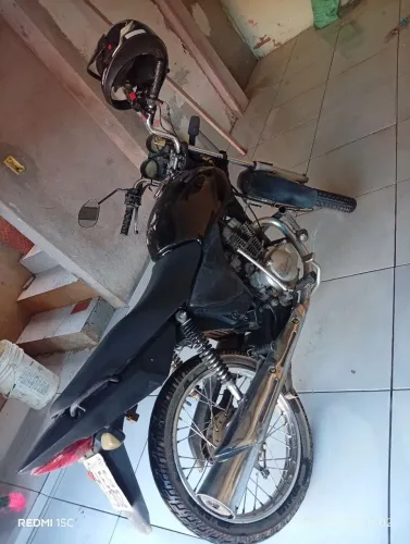 Vende- se uma Titan 150 2006 toda quitada não paga mais IPVA
