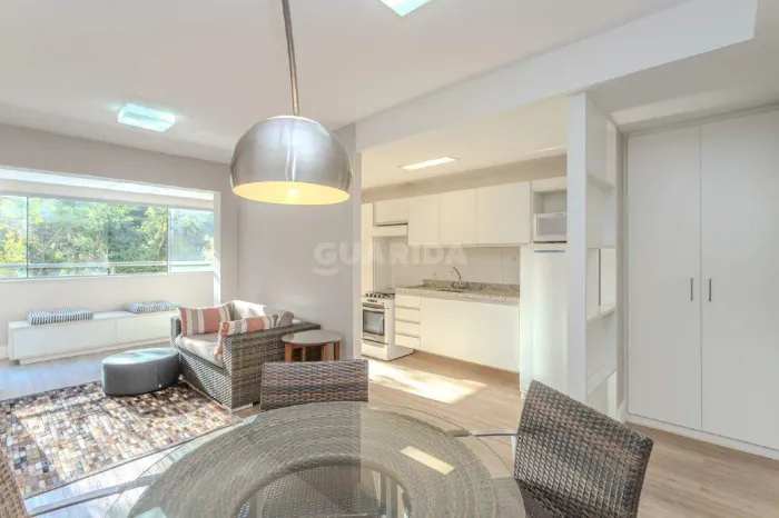 Apartamento mobiliado com 1 dormitório e 1 vaga no bairro Petrópolis!