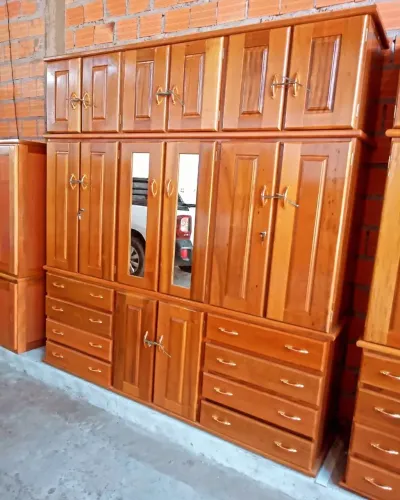 Guarda roupa de casal 6 portas todo de madeira NOVO