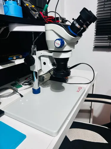 Microscópio profissional