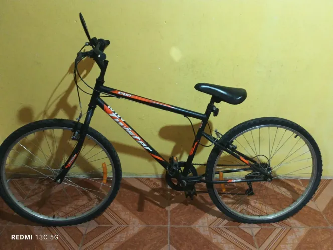 Bicicleta nova em bom estado semi nova com pouco tem de uso