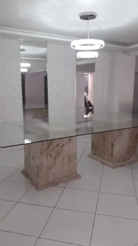 Mesa belíssima para 12 lugares
