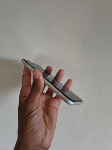 iPhone XR bem conservado