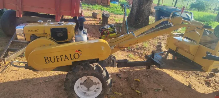 Vende-se micro-trator Buffalo com enxada rotativa
