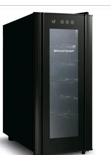 Expositor e adega de bebidas marca Brastemp novo com painel digital, econômico.
