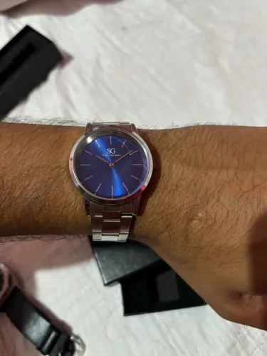 Relógio Saint Germain prata fundo azul