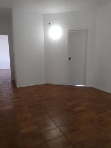Apartamento bem localizado na Av. Djalma Batista 