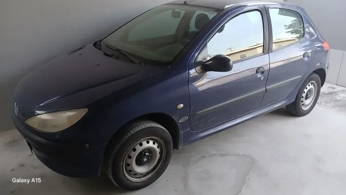 Peugeot 206 1.0 16v para desmanche ( vendo só completo para retirada de peças )