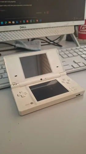 Nintendo DSi (Branco) -- R4 -- Usado Excelente