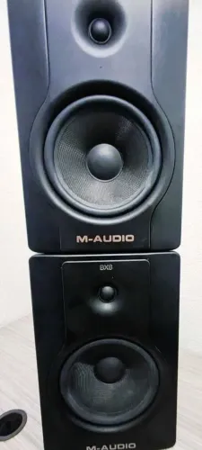 Par de Monitores de referência para estúdio de gravação master e mixagem BX8 M audio Maudi