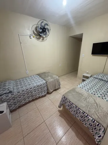 Alugo flat mobiliado com Wi-Fi a 30m da Unifoa a partir de R$750