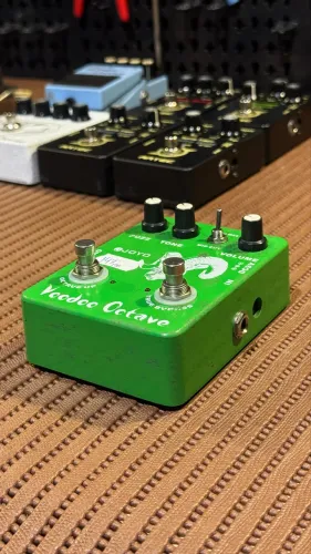 Pedal Fuzz Joyo Voodoo Octave pra guitarra ou baixo
