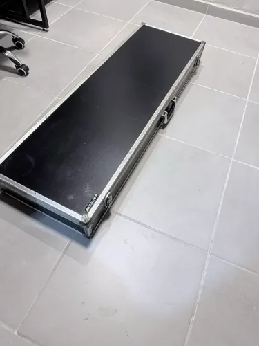 Hard case contra baixo