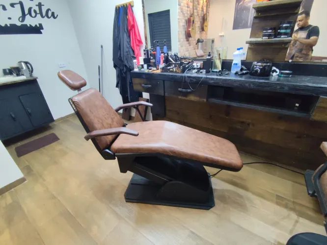 CADEIRA PROFISSIONAL ELÉTRICA, PARA BARBEARIA, ESTÉTICA, MAQUIAGEM E DESIGNER SOBRANCELHA.