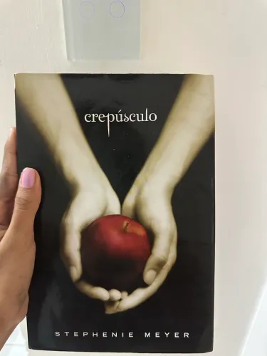 Crepúsculo - Stephenie Meyer | Bem Conservado