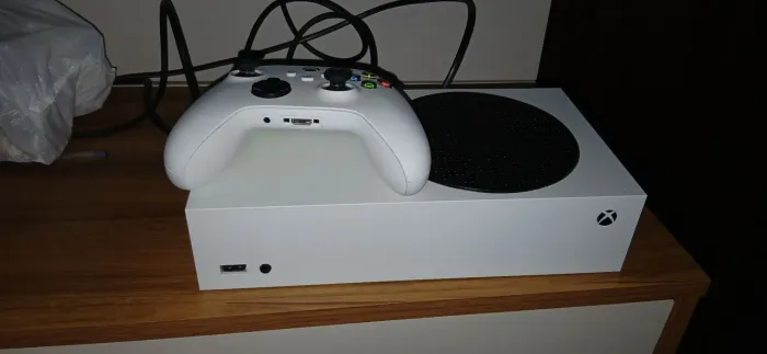 Vende-se Xbox series S 512GB