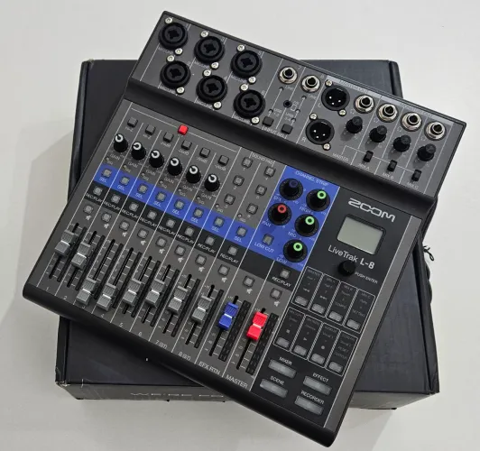 Zoom livetrack L8