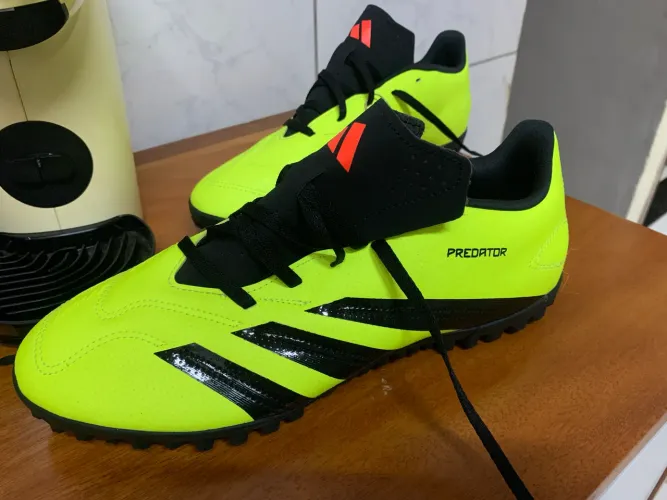 Chuteira adidas Predator 