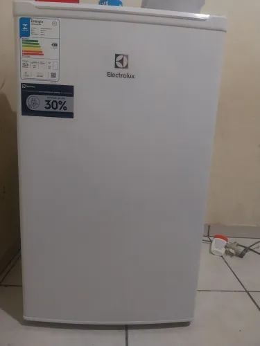 Frigobar 122 litros electrolux novo pouco usado 