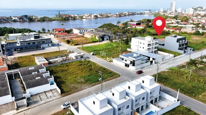 Terreno 896 m², a uma quadra da Lagoa, no Nova Barra Velha - Barra Velha/SC