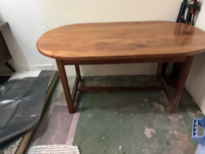 Vendo mesa de madeira maciça 