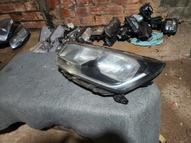 Farol esquerdo Voyage foco duplo G8 19/21 BOM ESTADO