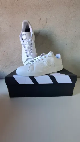 Tênis Adidas Branco novo! 