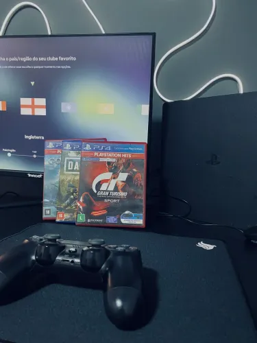 Vendo ps4 slim 850gb com 3 jogos e 1 controle (troco em pc gamer)