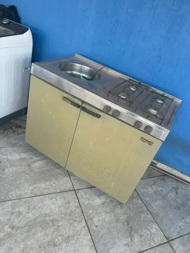 Fogão, geladeira, pia