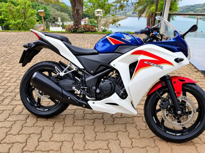 Vende-se cbr 250c