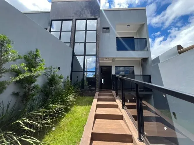 Casa com 3 Quarto(s) e 4 banheiro(s) para Alugar, 200 m² por R$ 6000 / Mês