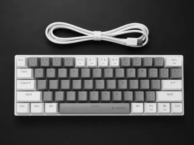 Teclado Mecânico E-YOOSO Z11 60% LED - Seminovo | Excelente Estado