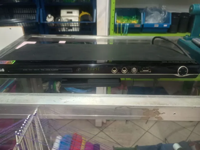 Dvd LG com diversas funções em perfeito estado. Pra vc que recordar os velhos tempos 