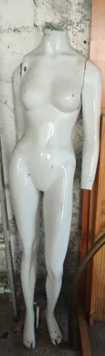 Manequim e arco de provador