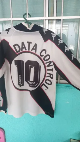 Camisa Vasco 1997. O tamanho tá P. Mas a forma e de Média.
