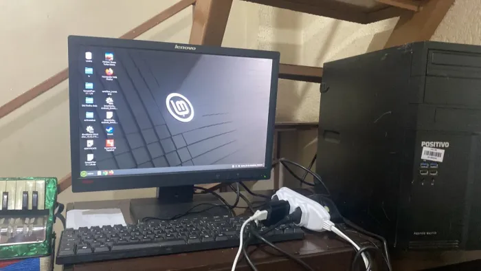 Computador Positivo Master + Monitor Lenovo + Teclado e Mouse
