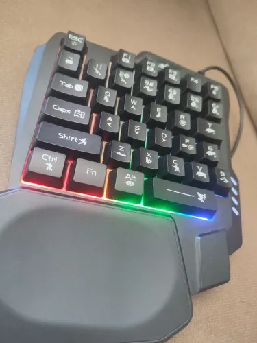 Teclado gamer de uma mão com led