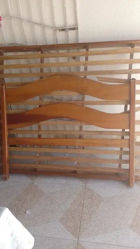 Cama de madeira maciça