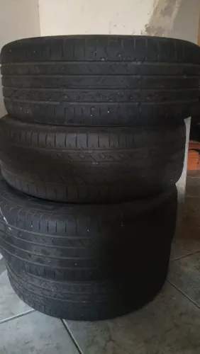 Vendo 4 pneus 205/55/R16 por 400,00