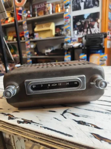 Raríssimo rádio automotivo valvulado original de caminhonete Chevrolet 