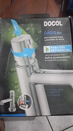 Misturador para lavatório de mesa oásis flexível docol