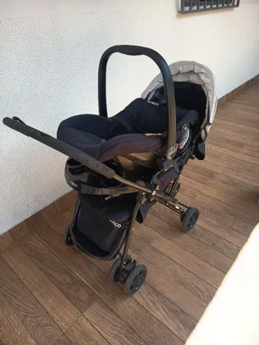 Carrinho de bebê+ bebê conforto Cosco
