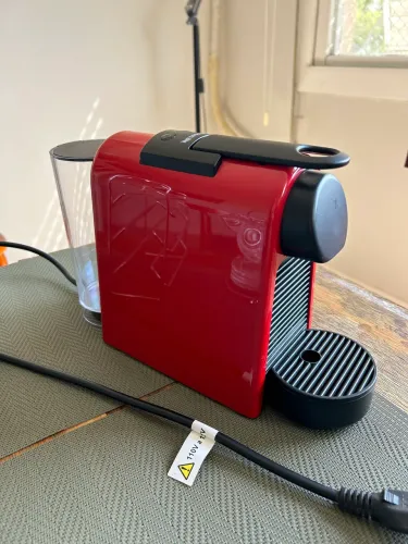 Cafeteira Nespresso 127v + acessórios 