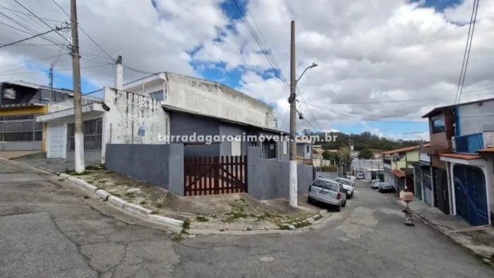 Aluguel de Casa Impecável com 2 Quartos e Vaga na Zona Sul de SP: Jardim Santa Cruz, 80m²