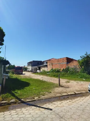 Lote aterrado pronto para construir