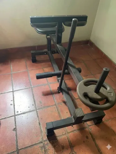 Banco de panturrilha sentado