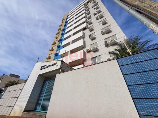 Apartamento de 2 quartos para alugar na Zona 07 em Maringá com suíte, 107 m² e elevador