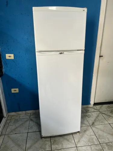 Geladeira com Defeito