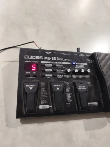 Pedaleira Boss ME25